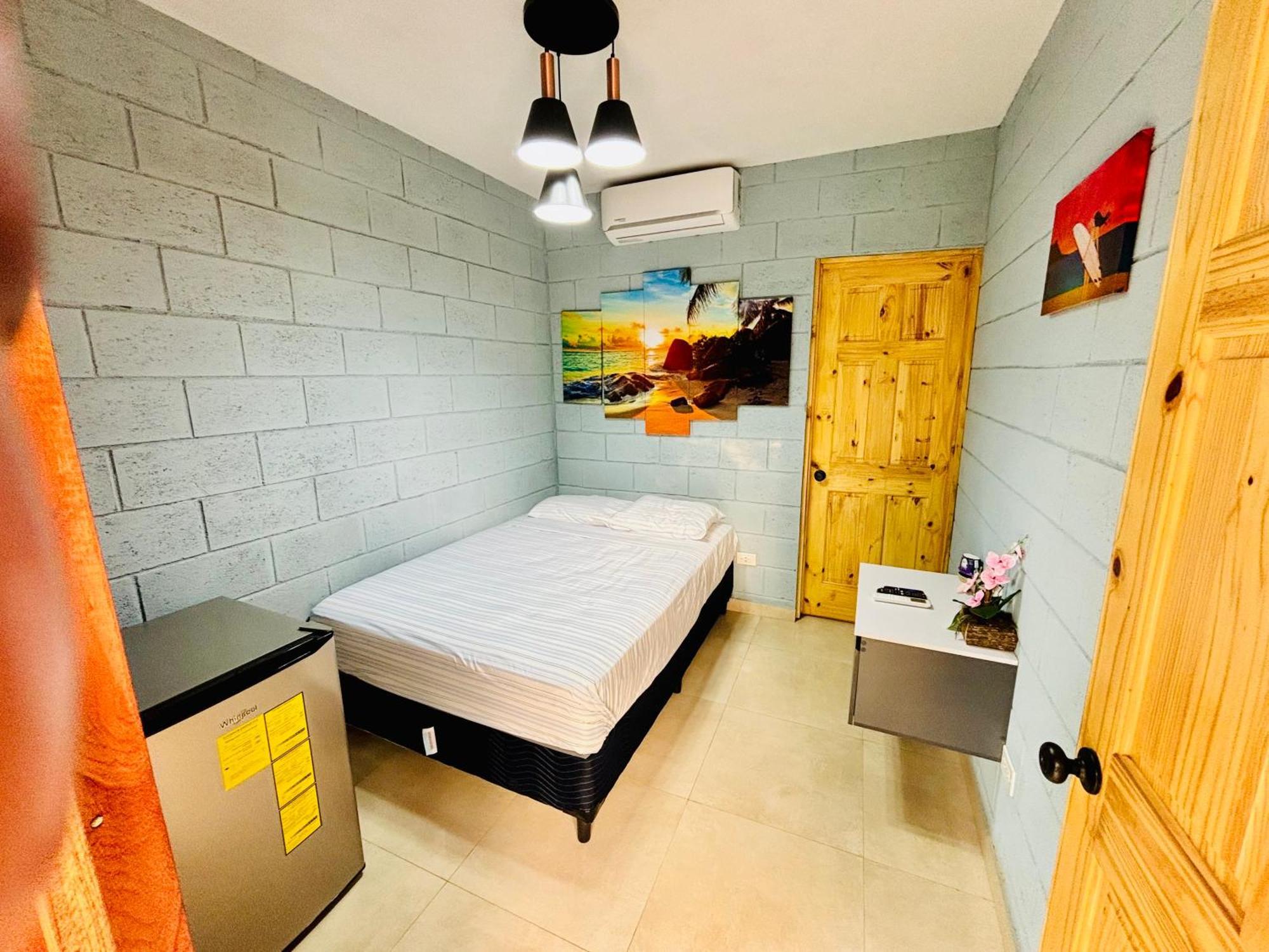 Hostal Camila'S Tamanique Εξωτερικό φωτογραφία