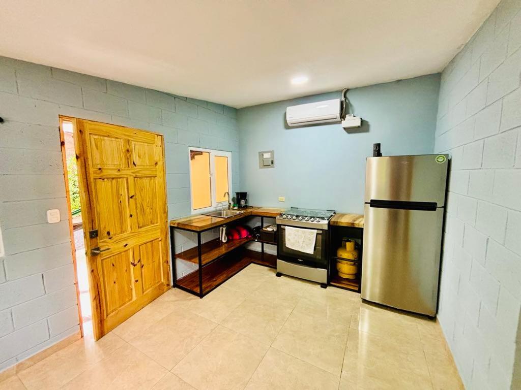 Hostal Camila'S Tamanique Εξωτερικό φωτογραφία